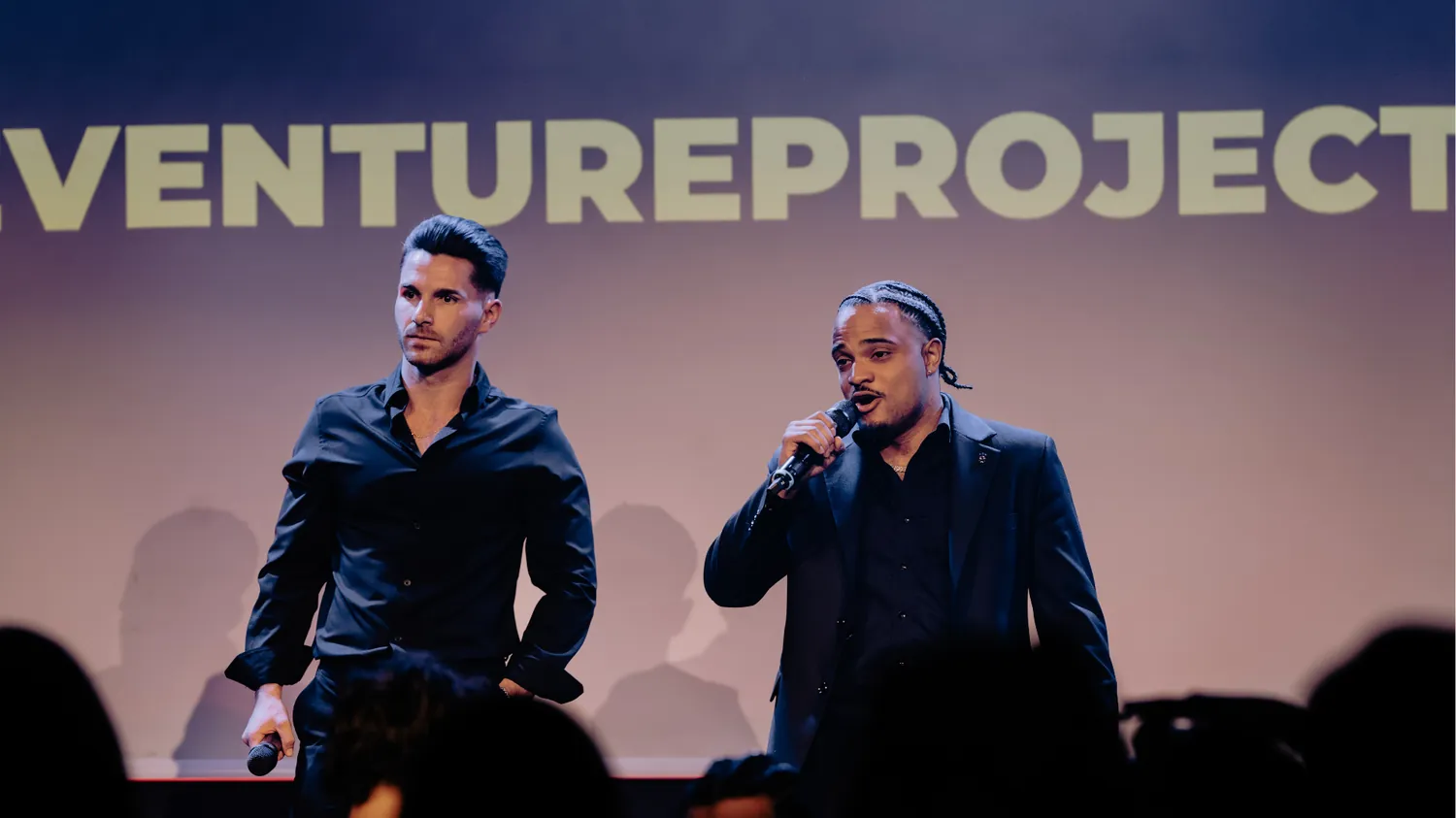 Mauri und Pronto auf der Bühne beim EVENTUREPROJECTS Creator Event im Plaza Klub Zürich